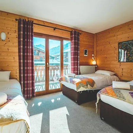 Les Dents Blanches Hostel *
